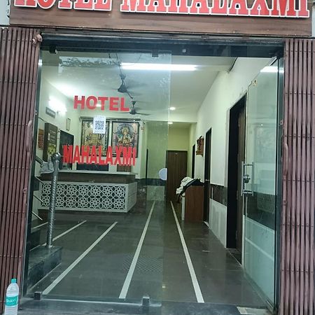 Hotel Mahalaxmi Dwārka Exteriör bild