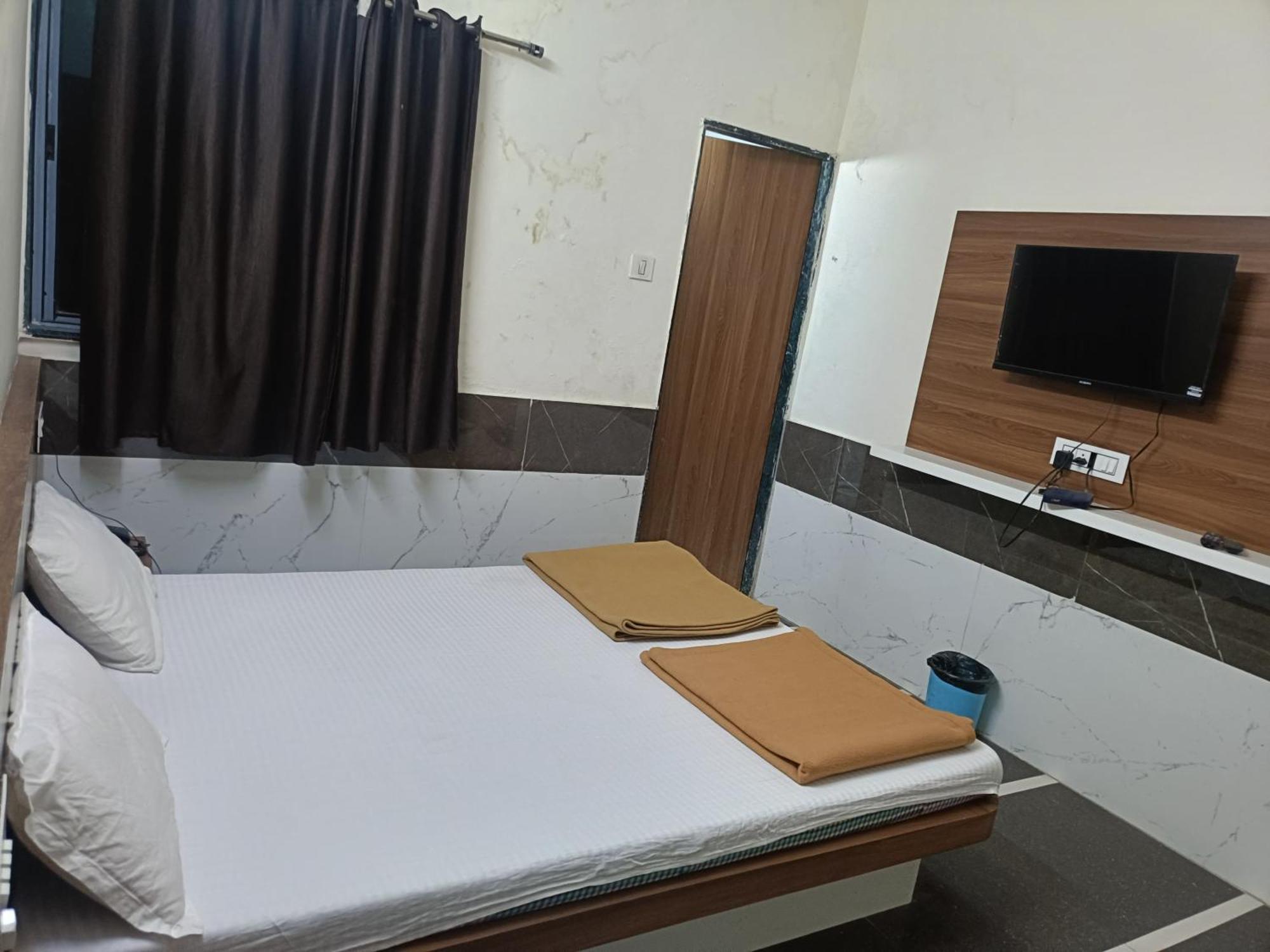 Hotel Mahalaxmi Dwārka Exteriör bild