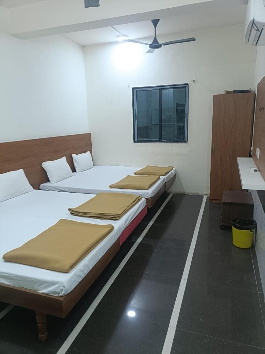 Hotel Mahalaxmi Dwārka Exteriör bild